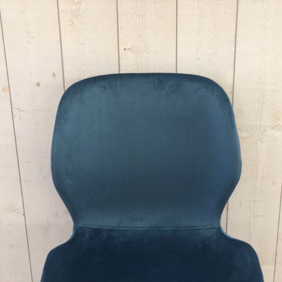chaise_bleue_velours