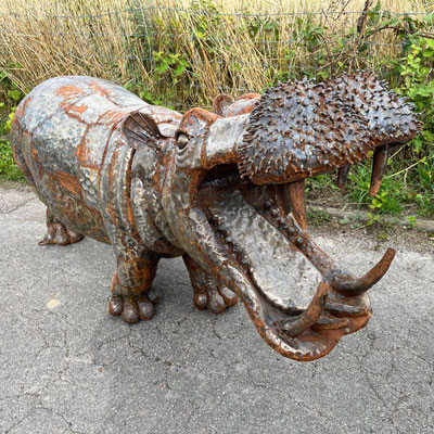 sculpture_hippopotame_metal_martele_recycle_bouche_ouverte