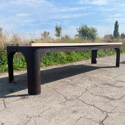 table_longueur_350cm_pietement_metal_ancien_rivete_plateau_bois