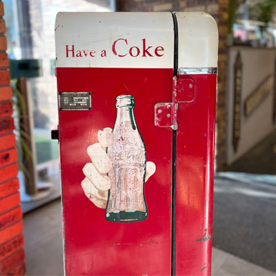 distributeur_refrigere_coca_cola_USA_1950