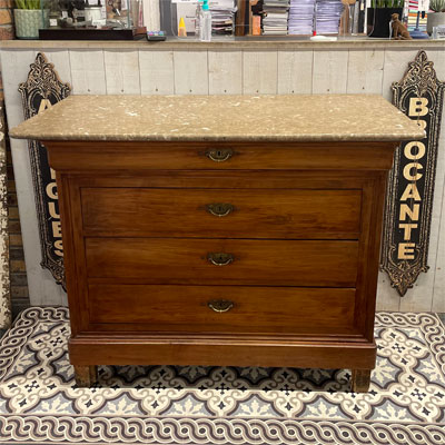 commode_dessus_marbre
