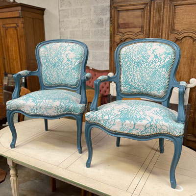 paire_fauteuils_tissu_bleu