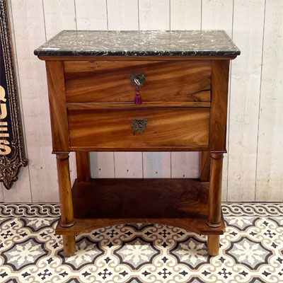commode_dessus_marbre