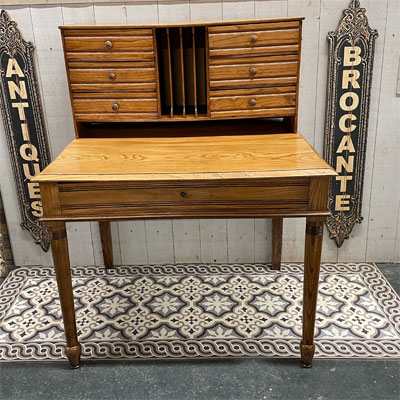 bureau_gradin
