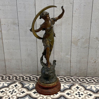 statue_regule