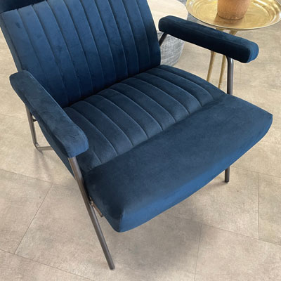 fauteuil_velours_bleu_vintage