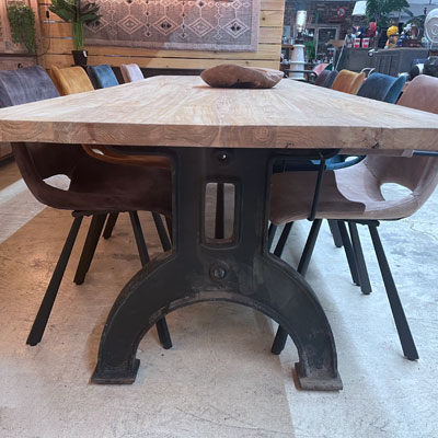 table_plateau_teck_pieds_en_fonte