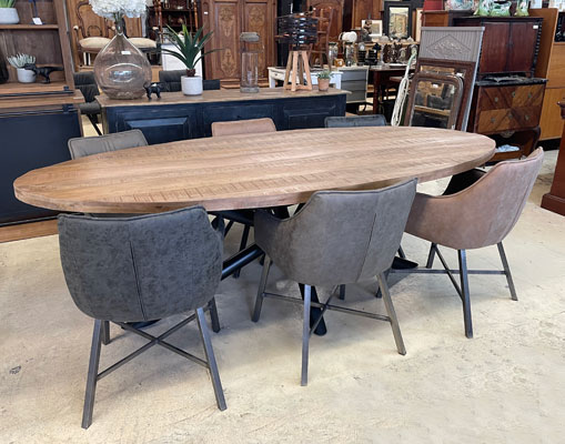 table_style_industriel_ovale