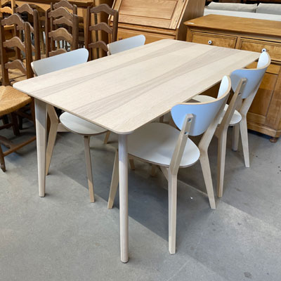 table_4chaises_blanches