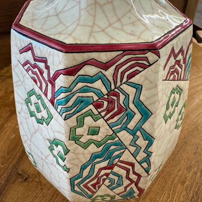 vase_blanc_et_couleurs_longwy