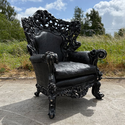fauteuil_noir_effet_croco_baroque