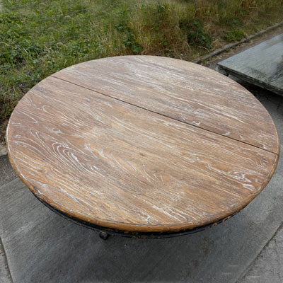 table_ronde_plateau_naturel_pied_noir_effet_vieilli