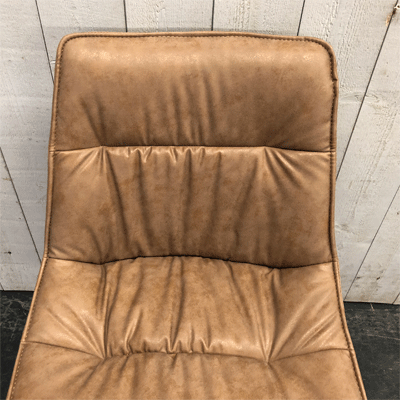 chaise_cognac_pieds_metal