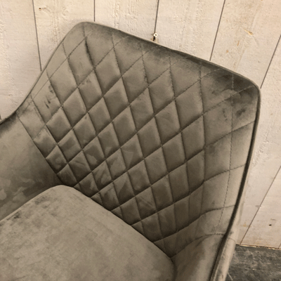chaise_velours_gris_pieds_metal