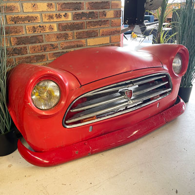 facade_voiture_ancienne_rouge
