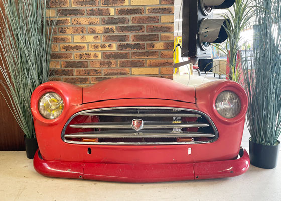 facade_voiture_ancienne_rouge