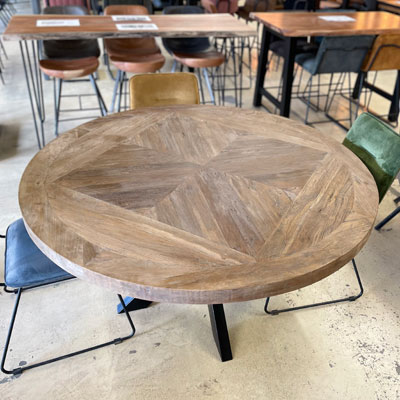 table_ronde_plateau_teck_pied_central_metal