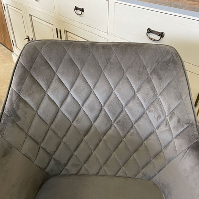 chaise_bras_velours_gris