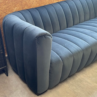 canape_en_velours_gris_bleu