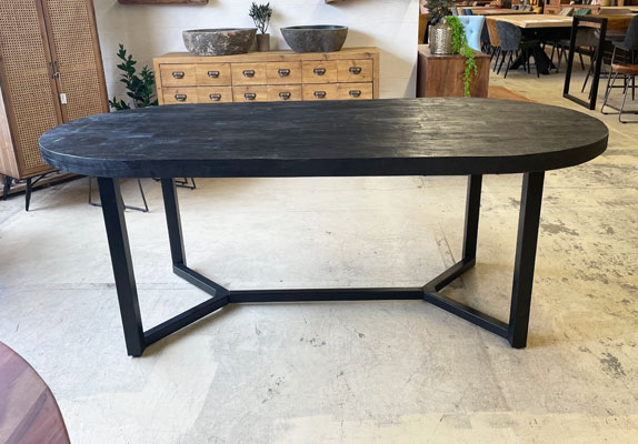 table_ovale_manguier_noir_pieds_metal
