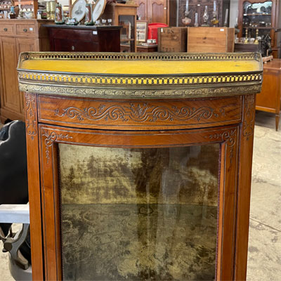 vitrine_galerie_louis_xv