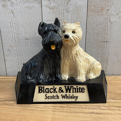chiens_pub_black_and_white