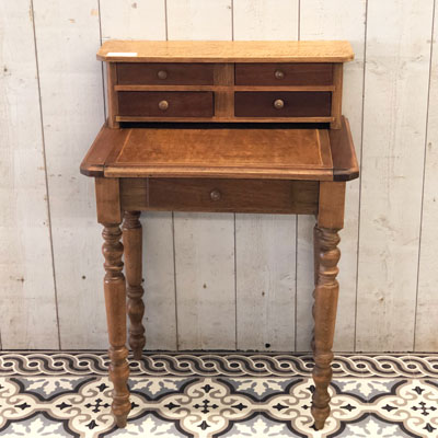 bureau_gradin_ancien_jouet_enfant