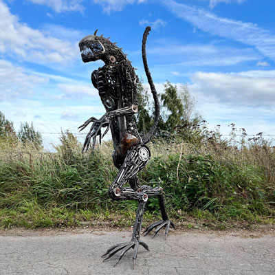 sculpture_alien_metal